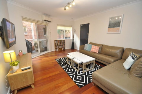 Parramatta Self-Contained Two-Bedroom Apartment (4LEN) - Holiday Byron Bay 0