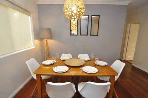 Parramatta Self-Contained Two-Bedroom Apartment (4LEN) - Holiday Byron Bay 2
