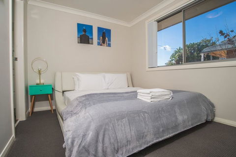 PEACEFUL 2Kingbed RootyHill Townhouse Near Station - Holiday Byron Bay 1