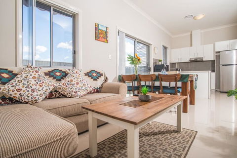 PEACEFUL 2Kingbed RootyHill Townhouse Near Station - Holiday Byron Bay 0