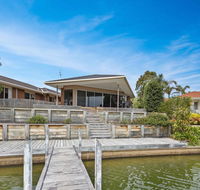 Pelican Brief - relaxing canal frontage