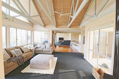 Pelican Lake Holiday House - Holiday Byron Bay 0