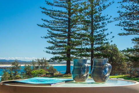 PERFECTLY POSITIONED BEACHFRONT APARTMENT-GREAT LOCATION WITH OCEAN VIEWS - Holiday Byron Bay 0