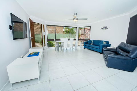 Pet Friendly Tomaree Rd 142 - Shoal Bay - Holiday Byron Bay 0