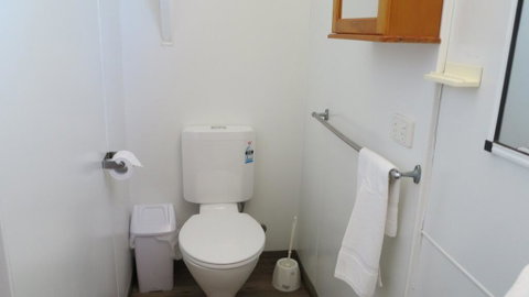 Picnic Bay Chalet Unit 2 - Holiday Byron Bay 3
