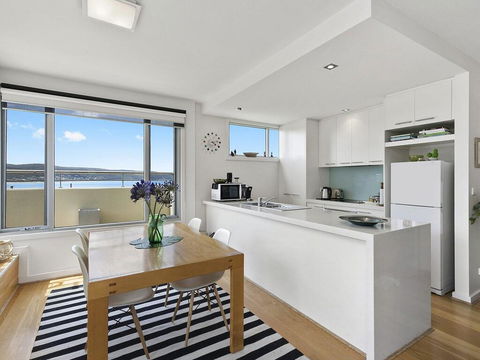 POINT GREY APARTMENT ONE - VIEWPOINT - Holiday Byron Bay 1