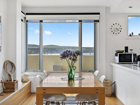 POINT GREY APARTMENT ONE - VIEWPOINT - Holiday Byron Bay 3