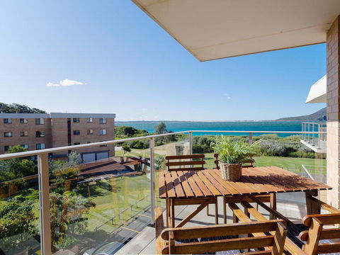 Promenade, 12/8 Intrepid Cl - Fantastic Waterfront Unit - Holiday Byron Bay 3