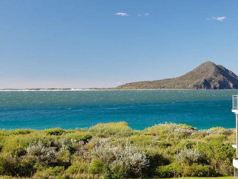 Promenade, 12/8 Intrepid Cl - Fantastic Waterfront Unit - Holiday Byron Bay 0