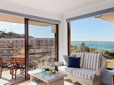 Promenade, 12/8 Intrepid Cl - Fantastic Waterfront Unit - Holiday Byron Bay 1
