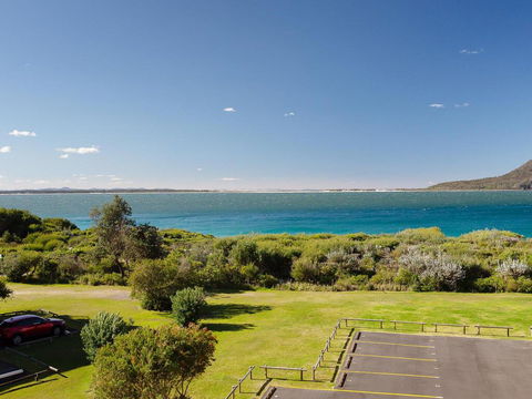 Promenade, 12/8 Intrepid Cl - Fantastic Waterfront Unit - Holiday Byron Bay 2