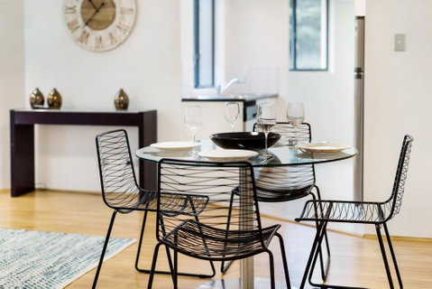 Pyrmont Self-Contained Modern One-Bedroom Apartment 28 Mill - Holiday Byron Bay 2
