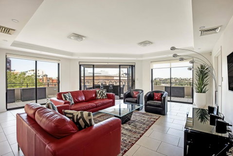 PYRMONT/DARLING HARBOUR MODERN 3 BED PENTHOUSE APARTMENT - Holiday Byron Bay 1