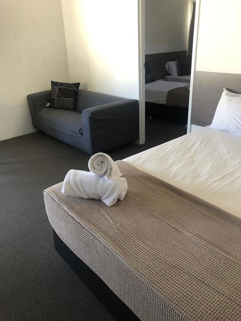 Q Express - Holiday Byron Bay 1