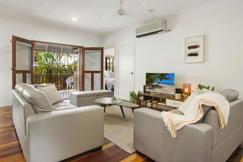 Queenslander At 4 Mile Beach Port Douglas - Holiday Byron Bay 0