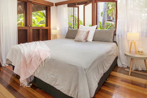 Queenslander At 4 Mile Beach Port Douglas - Holiday Byron Bay 3