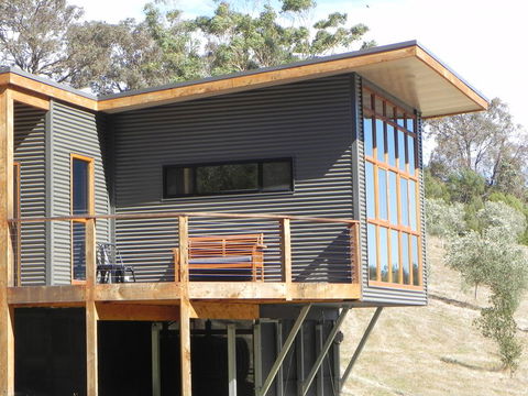 Queenstown Retreat B&B - Holiday Byron Bay 0