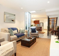 Quiet Family Home With Garden Courtyard Near Cafes - Holiday Byron Bay