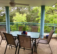 Quiet North Parra Apartment Rooms across from Park - Holiday Byron Bay