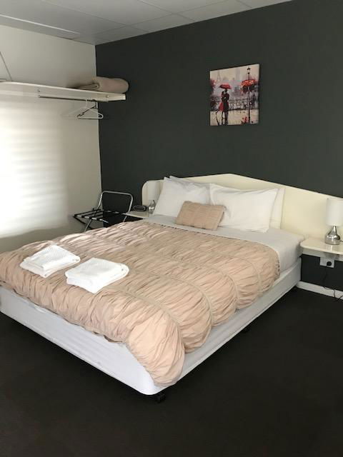 RAILWAY HOTEL MOTEL - Holiday Byron Bay 3