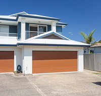 Relax at Pacific' 1/26 Pacific Avenue - private duplex with enclosed yard - Holiday Byron Bay