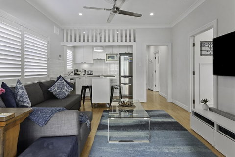 Relaxed Clovelly Beach Home - Parking - Cloey6 - Holiday Byron Bay 3