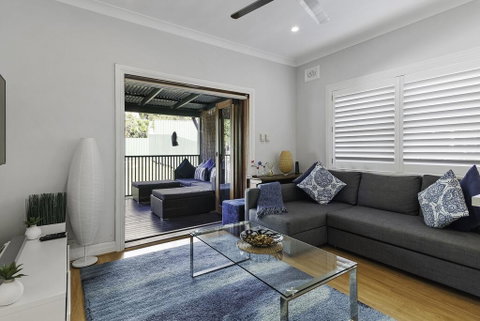 Relaxed Clovelly Beach Home - Parking - Cloey6 - Holiday Byron Bay 2