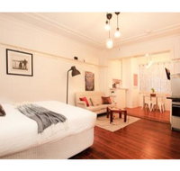 Renovated Art Deco Studio Minutes From The City - Holiday Byron Bay
