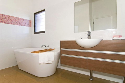 RIO - 11A Bergalia Cr Dunbogan - Holiday Byron Bay 1