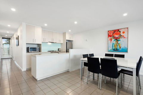 Rip N View - Holiday Byron Bay 2