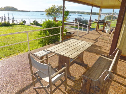 Riverside Delight @ Greenwell Point - Holiday Byron Bay 3