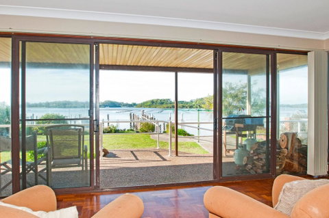 Riverside Delight @ Greenwell Point - Holiday Byron Bay 1