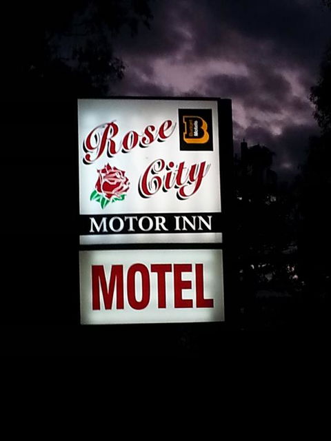 Rose City Motor Inn - Holiday Byron Bay 3