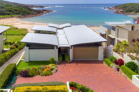 Sails On The Beachfront - Exclusive Seaside Home - Holiday Byron Bay 0