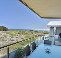 Saltwater Curls Anna Bay Coastal Retreat with Views - Holiday Byron Bay