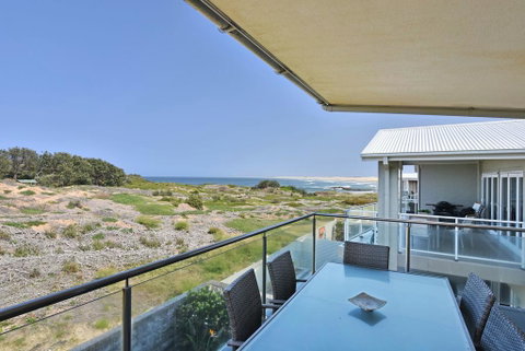 Saltwater Curls Anna Bay Coastal Retreat With Views - Holiday Byron Bay 0