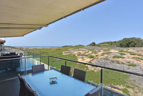 Saltwater Curls Anna Bay Coastal Retreat With Views - Holiday Byron Bay 1