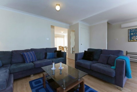 Sandcastles, 2/23 Robinson Street - Holiday Byron Bay 1