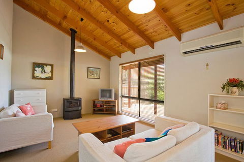 Sandhurst Escape 2-17 - Holiday Byron Bay 0