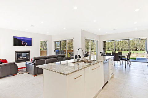Santa Ana Retreat - Holiday Byron Bay 1
