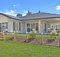 Santa Ana Retreat - Holiday Byron Bay