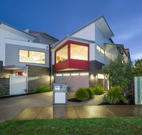 Sea View Luxury Beachfront - Holiday Byron Bay
