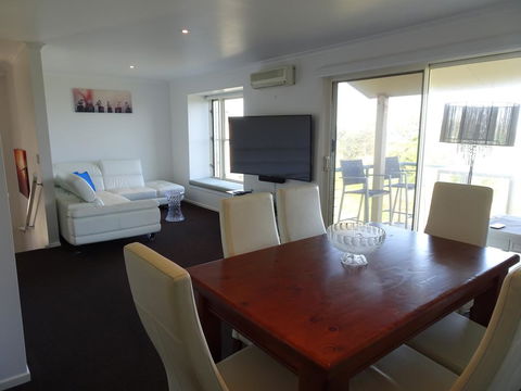 Sea Views At Aqualuna - Holiday Byron Bay 3