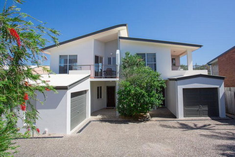 Seamistral - 1/21 Oriole Avenue - Holiday Byron Bay 0