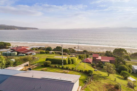 Seaview Family Retreat - Holiday Byron Bay 1