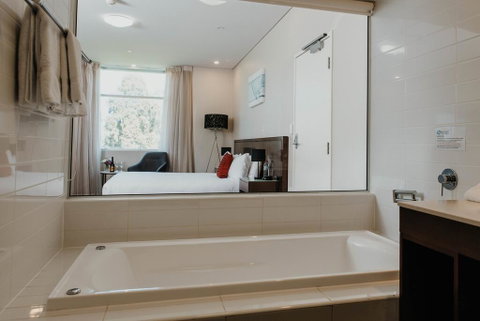 Sfera's Park Suites & Convention Centre - Holiday Byron Bay 1
