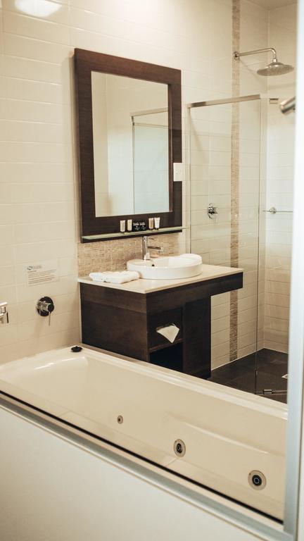 Sfera's Park Suites & Convention Centre - Holiday Byron Bay 3