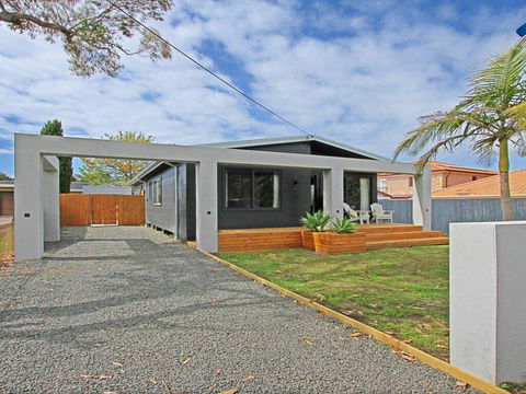 Shady Palms - Modern Beach House With Studio - Holiday Byron Bay 0