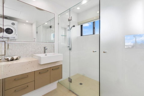 Shoreline Nine Penthouse With Ocean Views - Holiday Byron Bay 2