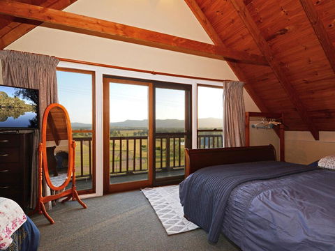 Silver Springs (4br) Cottage, With Wifi, Views, Olives And Space . Fireplace, Views, Olives And Space - Holiday Byron Bay 2